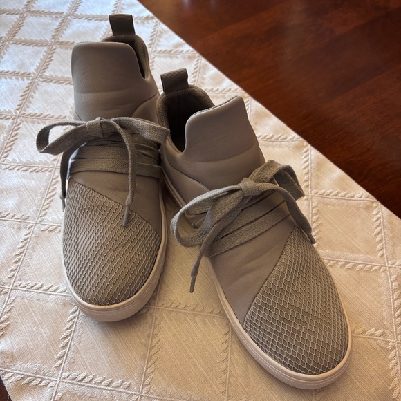 Steve Madden Lancer Sneaker Gray-Size 7 - Picture 3 of 5
